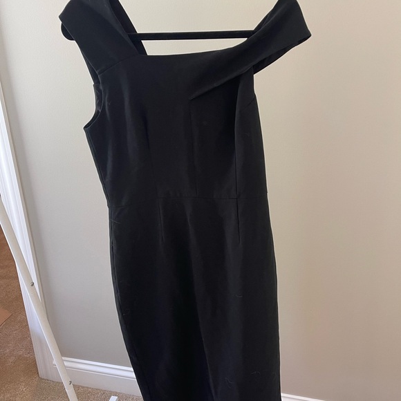 French Connection Black Asymmetrical Off-Shoulder Cocktail Dress 8 - Picture 1 of 3